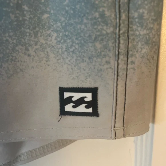 Billabong men’s swim shorts, size 38 - Picture 3 of 8